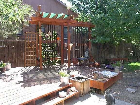 Deck with prairie style arbor