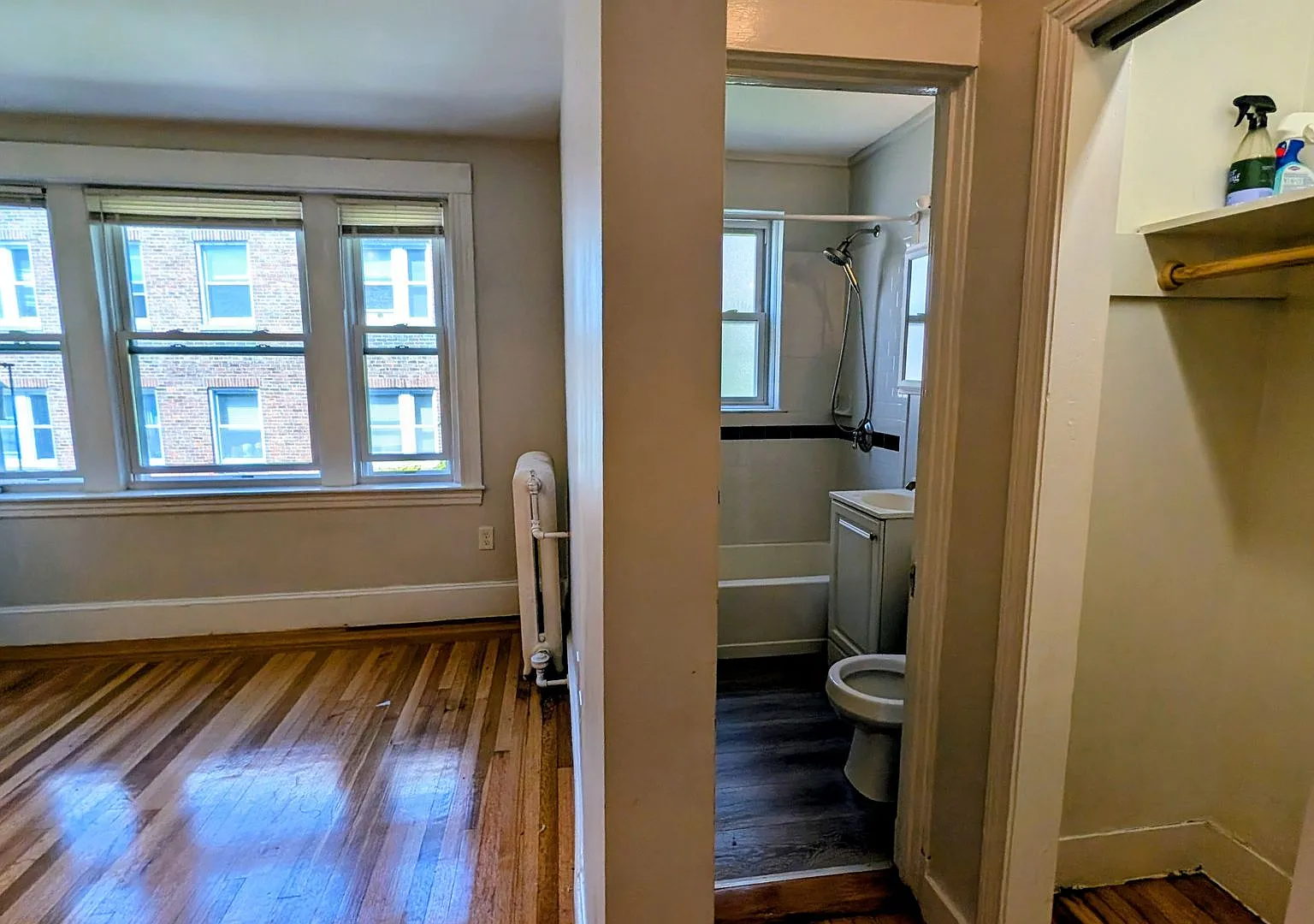 Great Deal Avail Now - 2-bed, 1-Bath — Photo 3