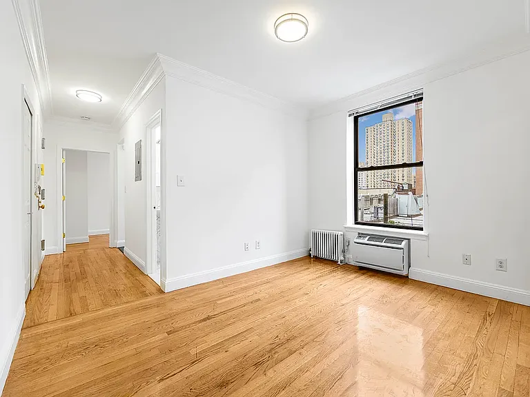 310 E 19th St #13 — Photo 1