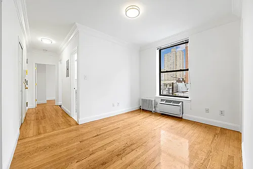310 E 19th St #13 Photo 1
