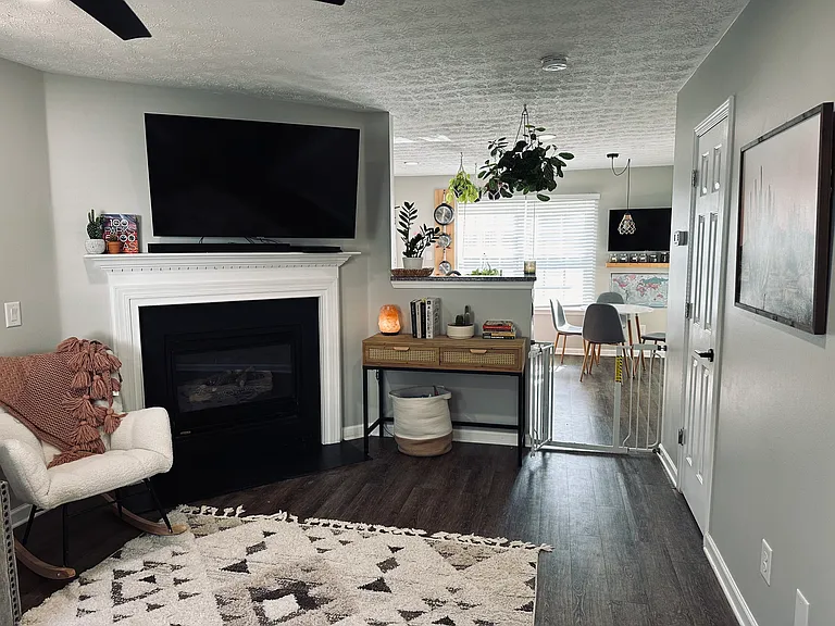 208 Oak Grove Way — Photo 4