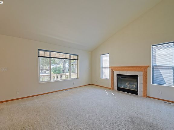 5th image of 2956 Dahlia Ln