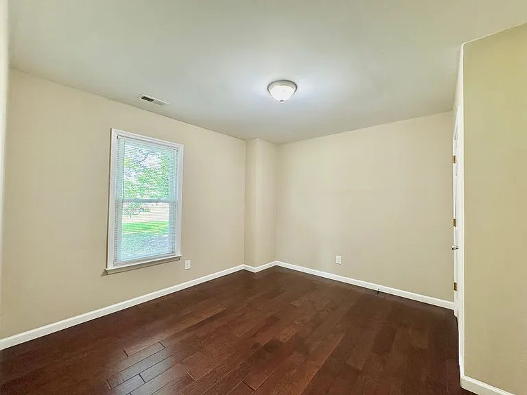 519 Walnut St — Photo 15