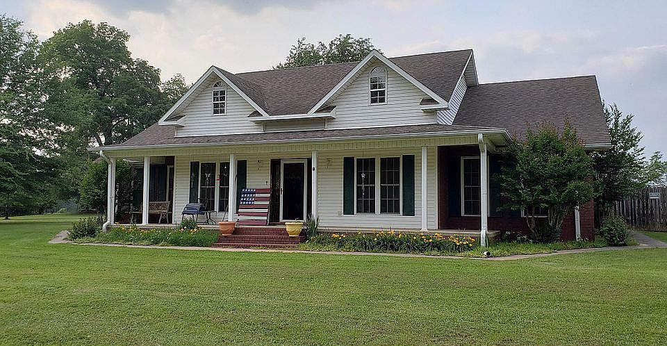 1st image of 10242 Oakwood Ln