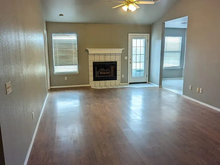 3008 Pinelake St — Photo 3