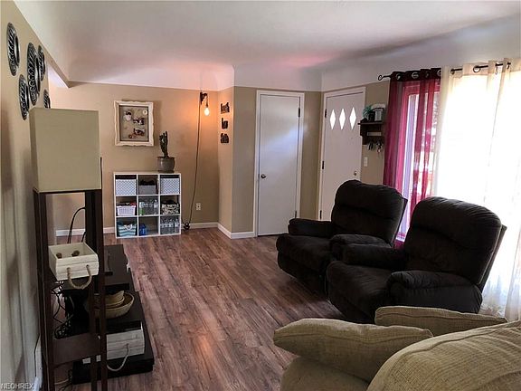 3rd image of 37899 Lorie Blvd
