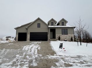 4635 173rd St, Urbandale, IA 50323