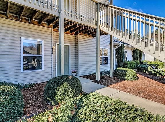 4th image of 202 Carrington Pl