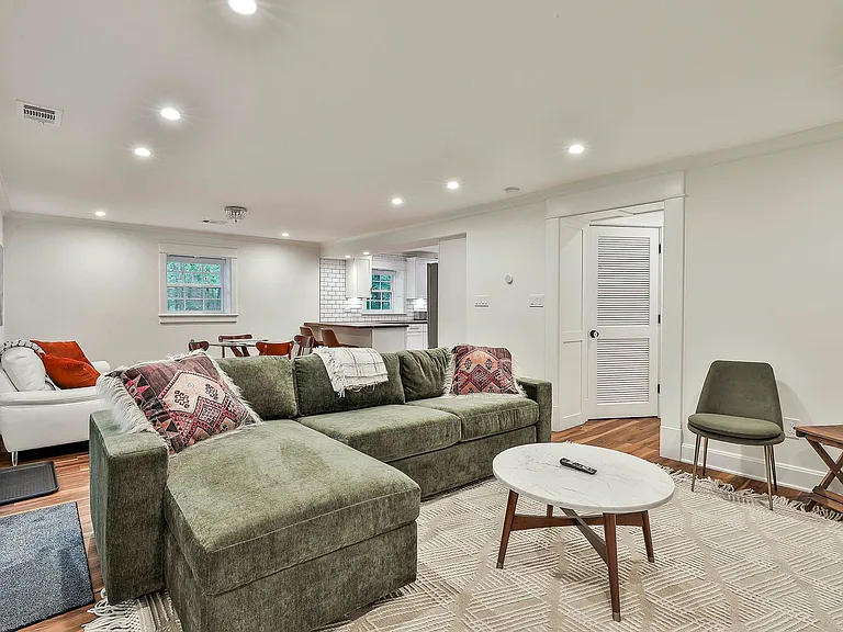 410 Thornton Lane — Photo 4