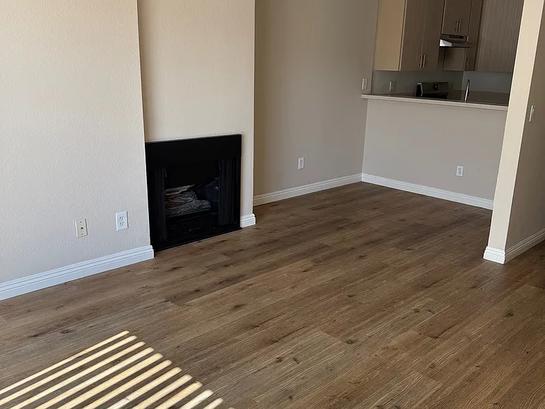 615 W Milford St — Photo 33