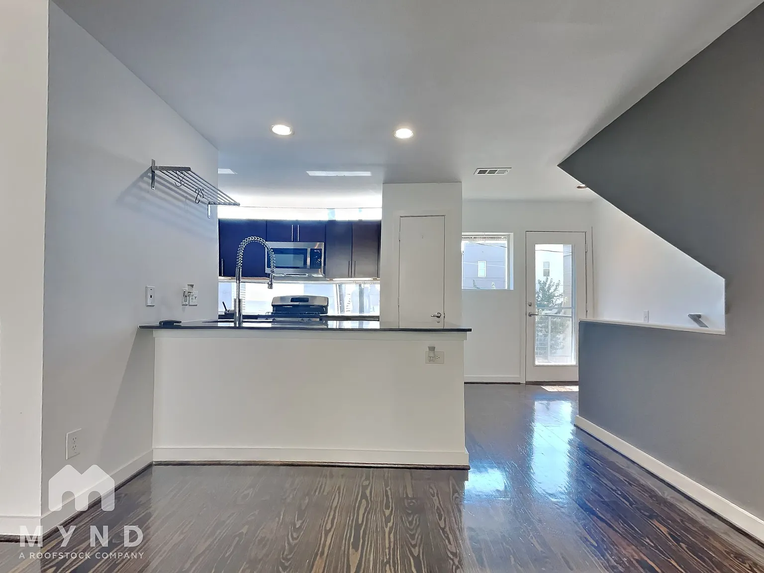 3 bed, 2.5 bath, 2210 sqft, $2,535 — Photo 4