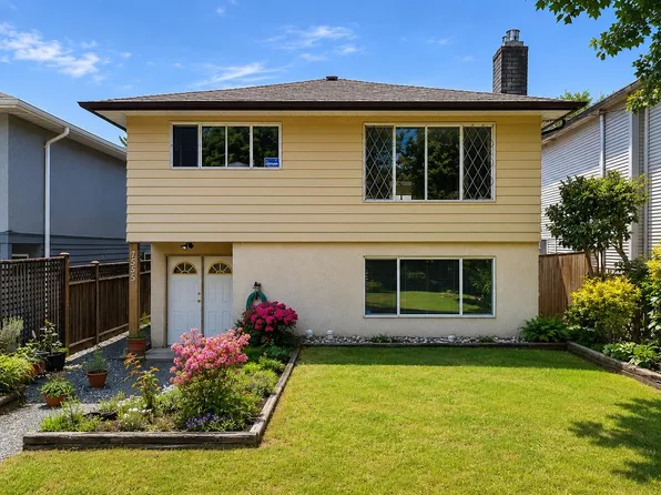 1555 Burrill Ave, North Vancouver, BC V7K 1L8