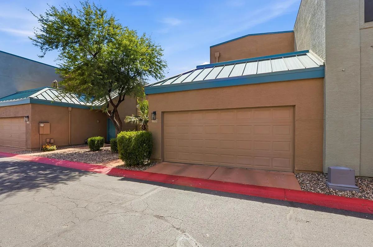 Building Photo - 2027 E University Dr #134