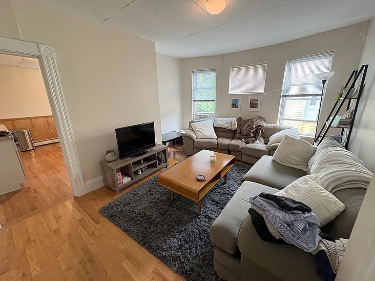 279 Pearl St #2R — Photo 6