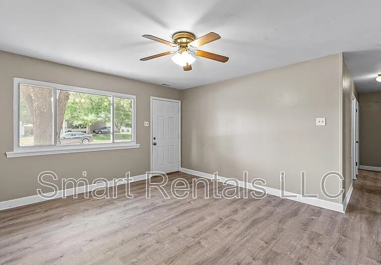 1395 Bluebird Dr — Photo 2