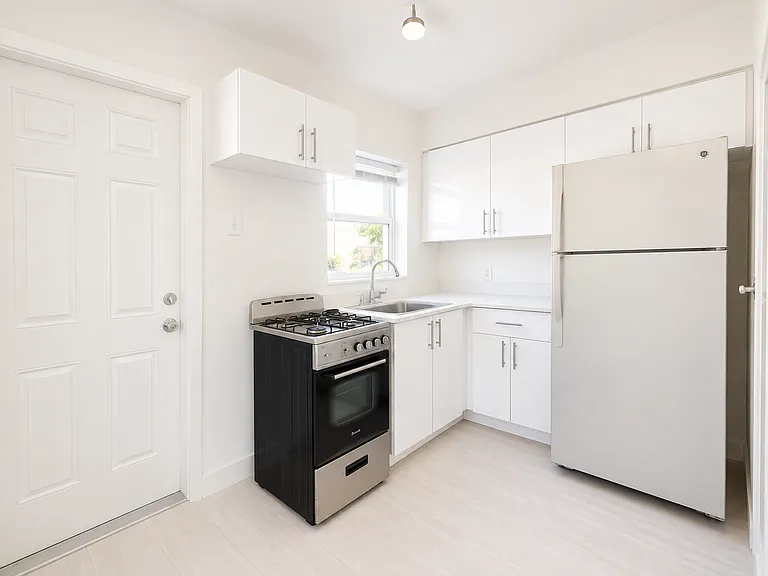 2647 Lincoln St #21 — Photo 5