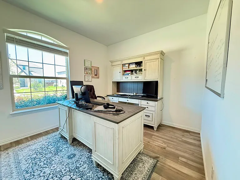 1601 Lake Grove Dr — Photo 13