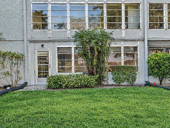 3rd image of 6650 S Oriole Boulevard #1040