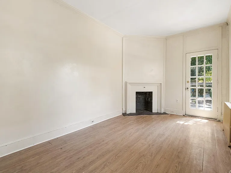 206A E 3rd St — Photo 3