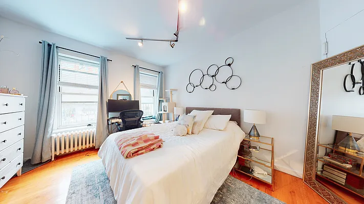 Rented by Bond New York | media 19