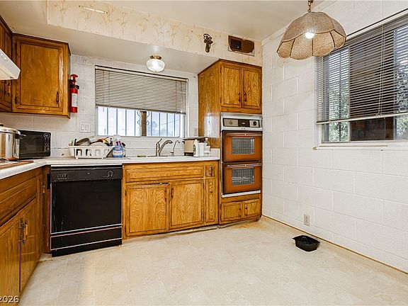 4th image of 2583 Vegas Valley Dr