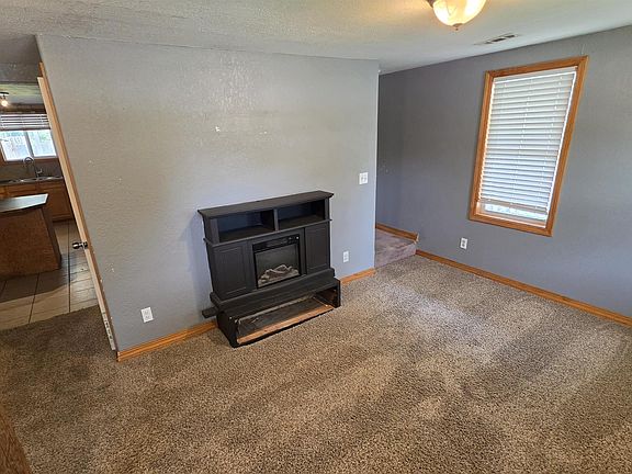 3rd image of 607 S Main St
