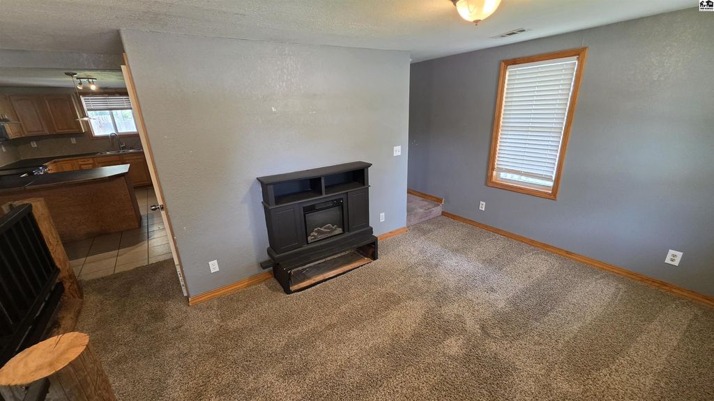 607 S Main St, McPherson, KS - View 3