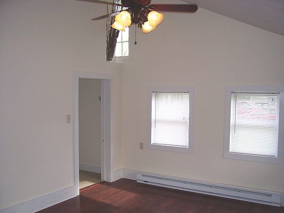 3rd image of 22 Elwood St