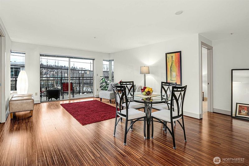 3rd image of 1550 Eastlake Avenue E #203