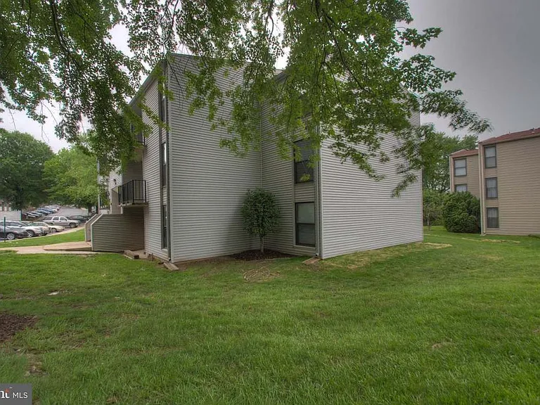 100 Duvall Ln — Photo 16