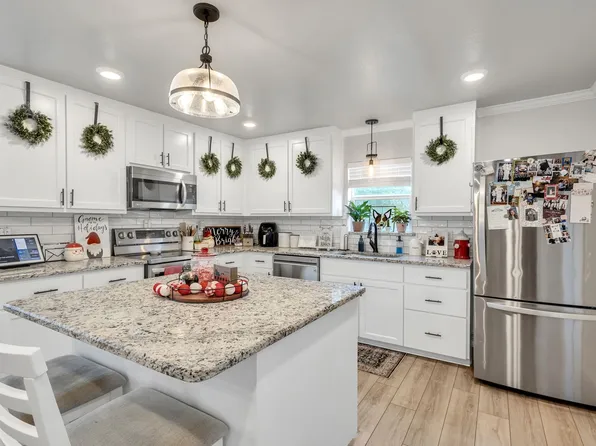 1112 N Oak St, Leonard, TX 75452