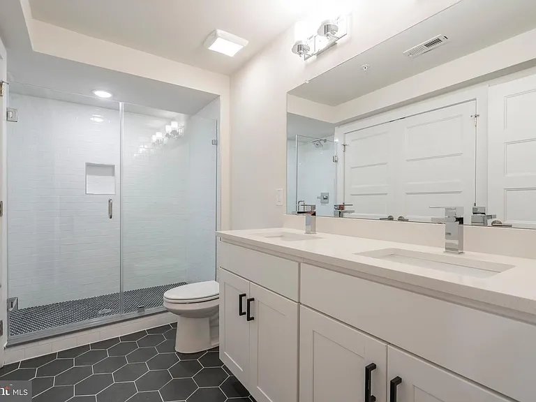 1517 Green St #2 — Photo 10