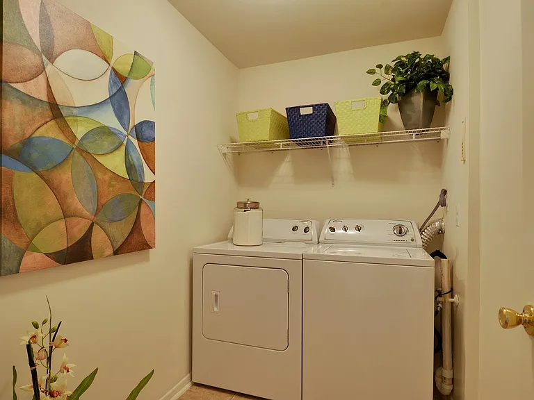 Hickory Hills Condominiums — Photo 11