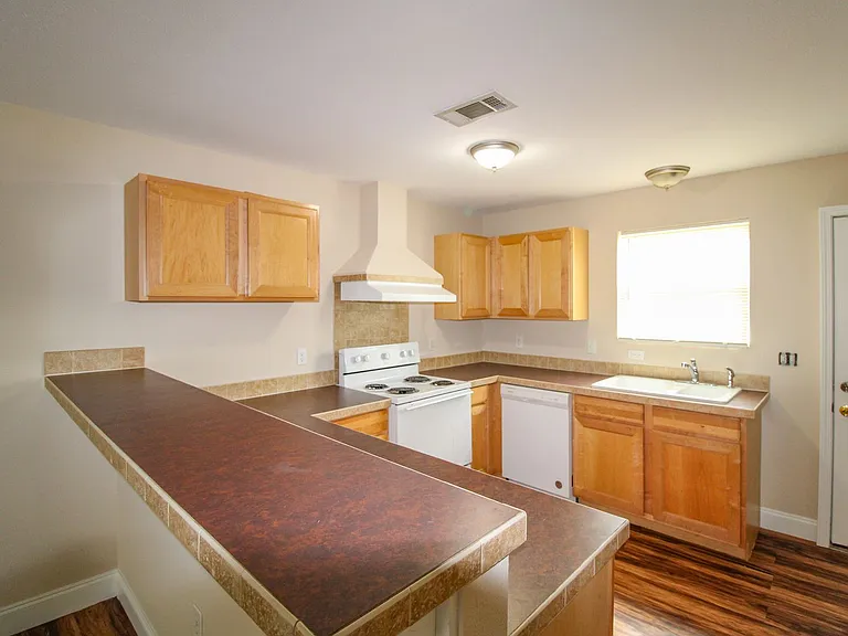 123 Meadows Ln — Photo 6