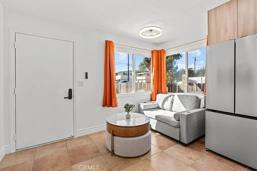 1 bed, 400 sqft, $2,500 — Photo 3