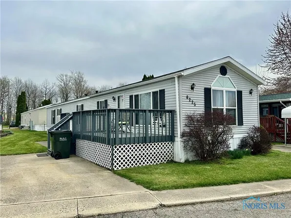 8225 Oakwood Dr, Findlay, OH 45840