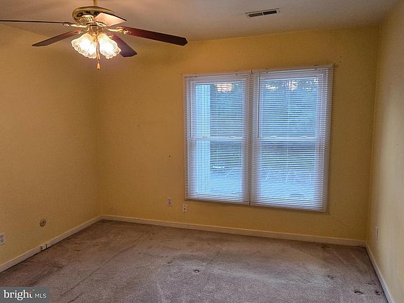 2nd image of 5209 Le Parc Dr Unit 6-38