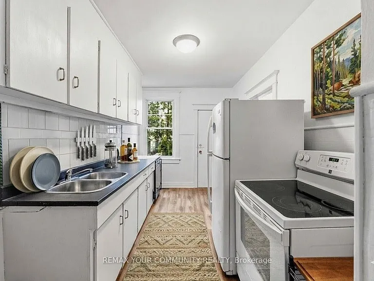 186 Roslin Ave — Photo 4