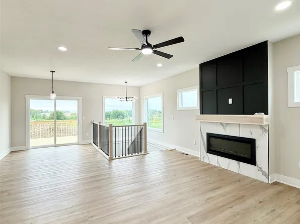 1946 Tuscany Dr SE, Altoona, IA 50009