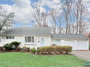 682 Sycamore St, Paramus, NJ 07652