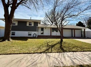 2315 W 8th St, Hastings, NE 68901