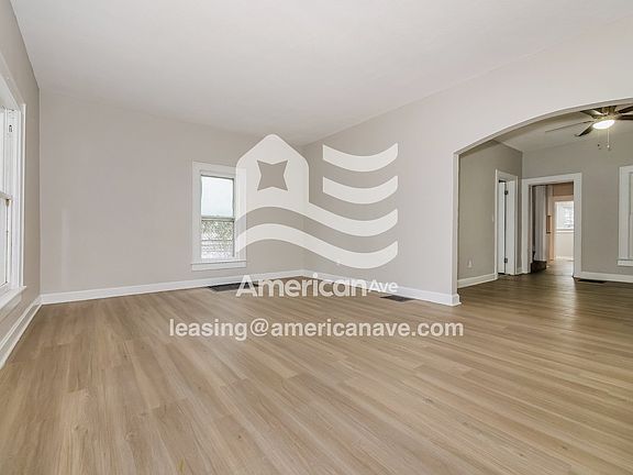 1299151_003_living_room_14296374.jpg