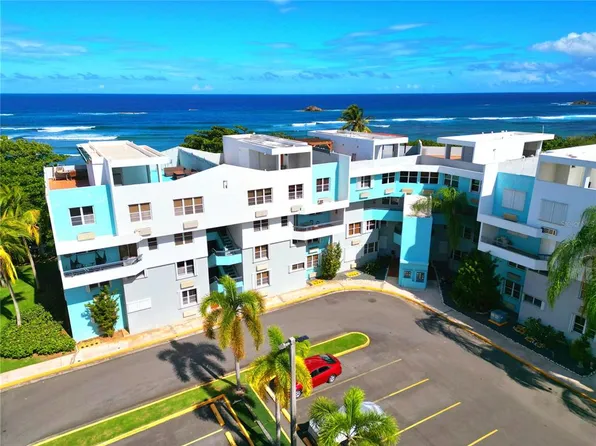 Saint 686 Cond Chalets De La Playa #579, Vega Baja, PR 00693
