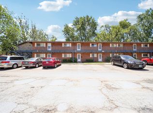 1805 W Hatherleigh Ct APT 2B, Mount Prospect, IL 60056