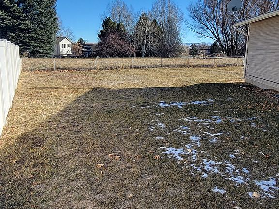 3rd image of 1099 Westcliff Dr