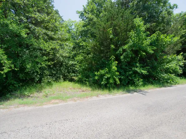66 Shady Woods Ln, Denison, TX 75021