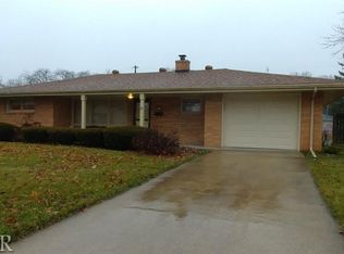 1914 Garling Dr, Bloomington, IL