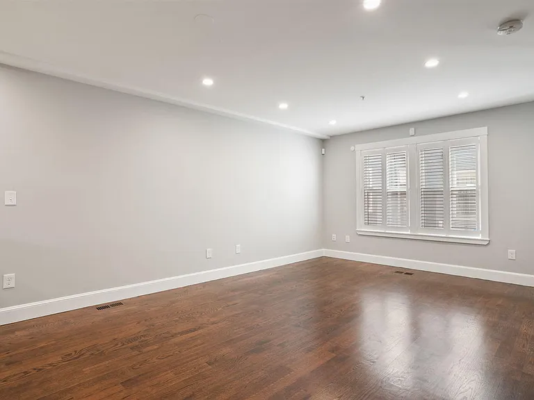 Living area, 1st floor (vacant)