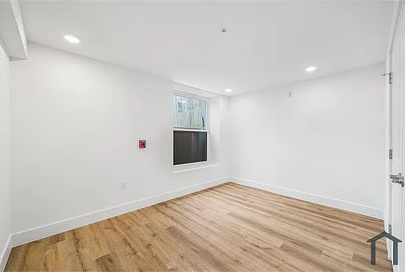 869 N 43rd St #1 — Photo 8