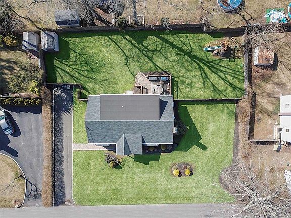 3rd image of 18 Dewey St